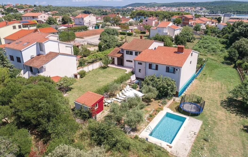 Villa Domus Maria With Swimming Pool And Free Parking à Banjole Extérieur photo