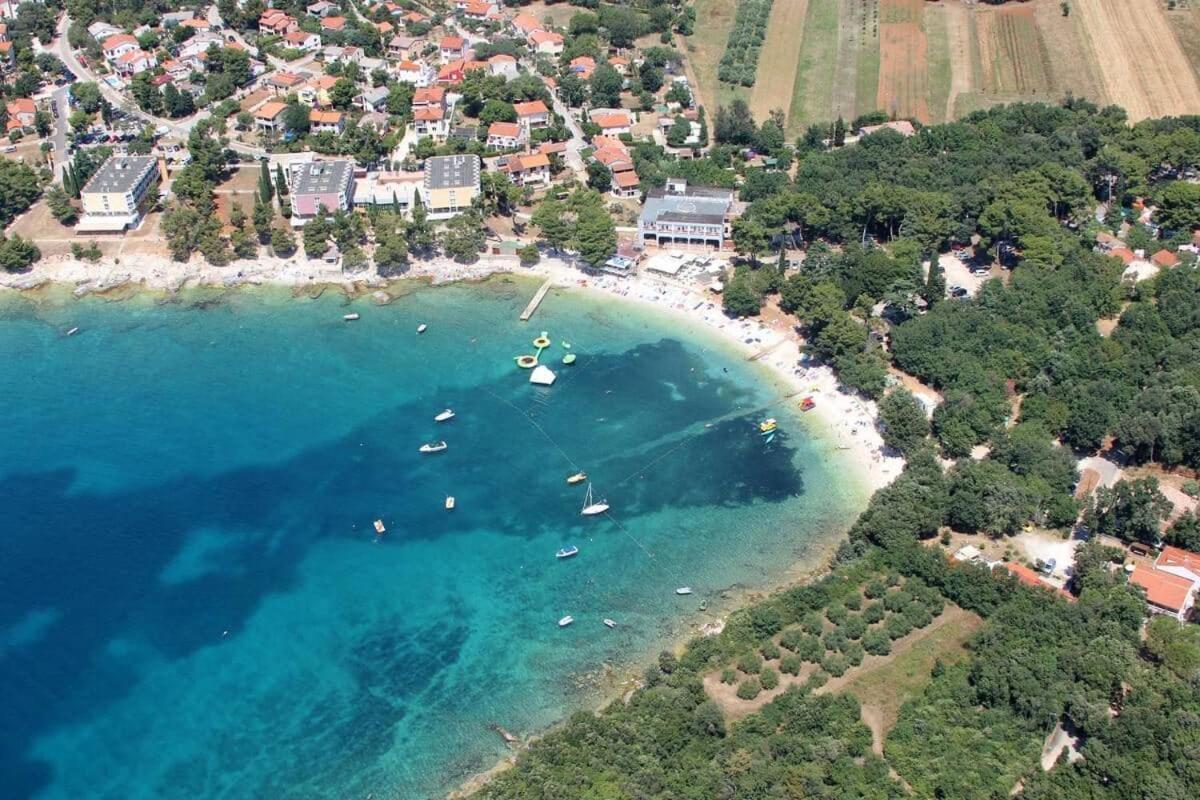 Villa Domus Maria With Swimming Pool And Free Parking à Banjole Extérieur photo