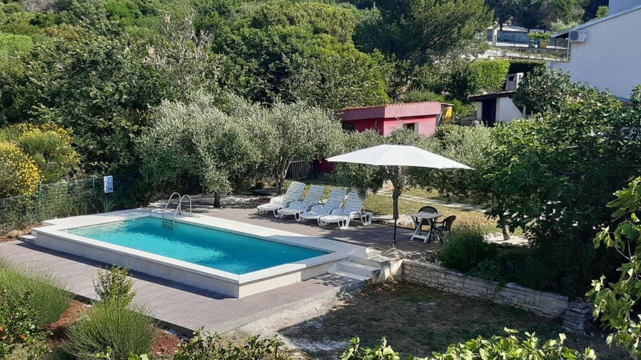 Villa Domus Maria With Swimming Pool And Free Parking à Banjole Extérieur photo